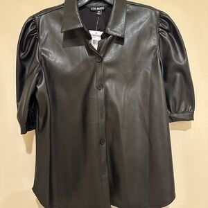 Steve Madden “Pretty Sleeve Blouse”. Size M
Faux leather.